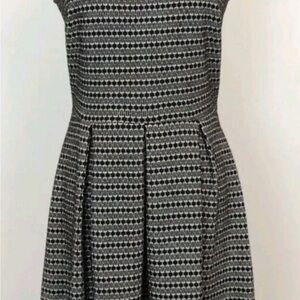 Chic Black and White Patterned Sleeveless Dress